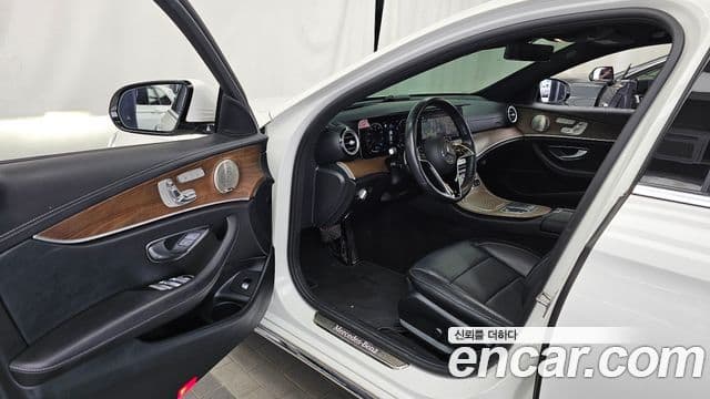 Mercedes-Benz E-Class 2022 — Şəkil 10/20