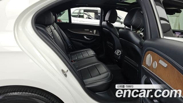 Mercedes-Benz E-Class 2022 — Şəkil 12/20