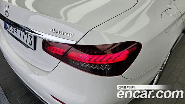 Mercedes-Benz E-Class 2022 — Photo 2/32