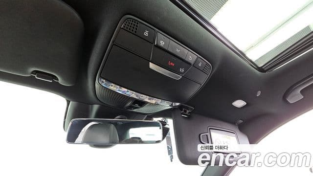 Mercedes-Benz E-Class 2022 — Photo 11/32