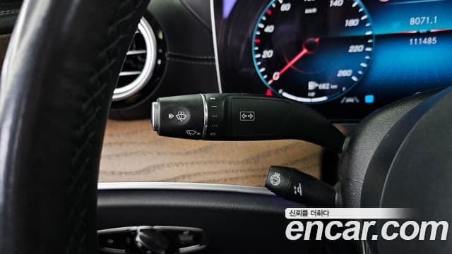 Mercedes-Benz E-Class 2022 — Photo 9/32