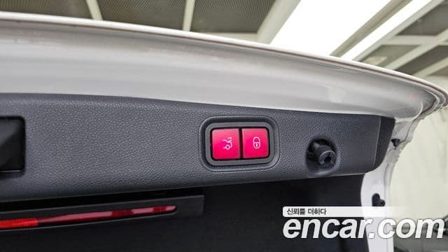 Mercedes-Benz E-Class 2022 — Photo 7/32