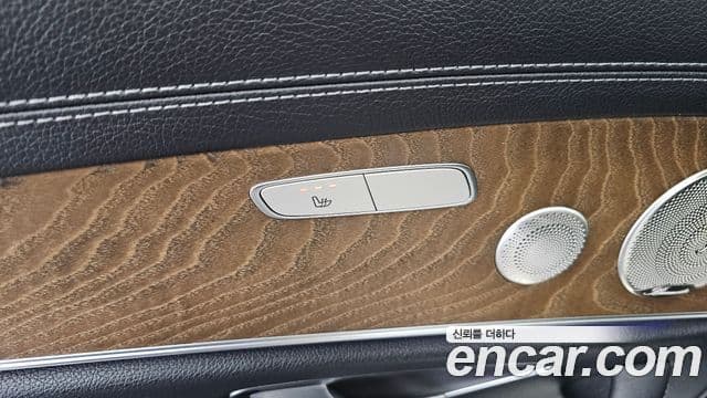Mercedes-Benz E-Class 2022 — Photo 21/32