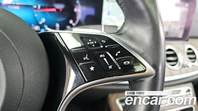 Mercedes-Benz E-Class 2022 — Photo 1/32