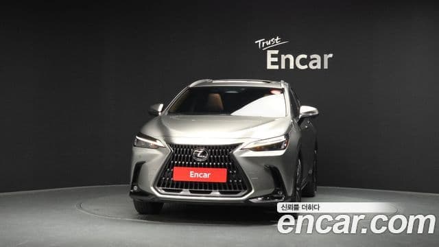 Lexus NX450h+ 2023 — Photo 9/20