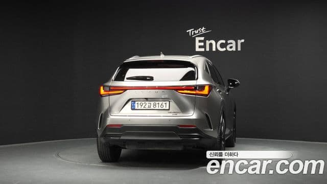 Lexus NX450h+ 2023 — Photo 6/20