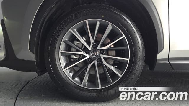 Lexus NX450h+ 2023 — Photo 8/20