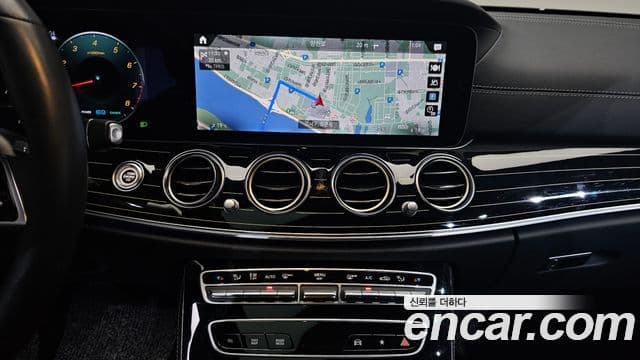 Mercedes-Benz E-Class 2023 — Şəkil 13/20