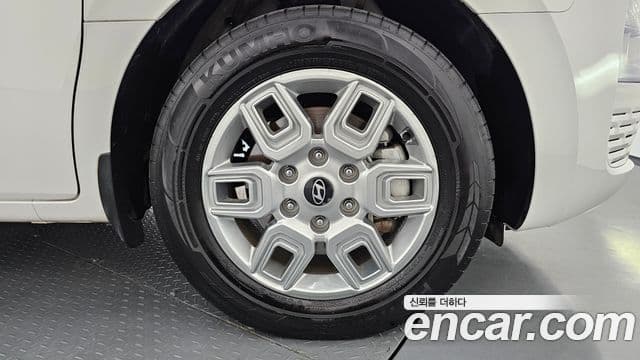 Hyundai Staria 2025 — Photo 19/34