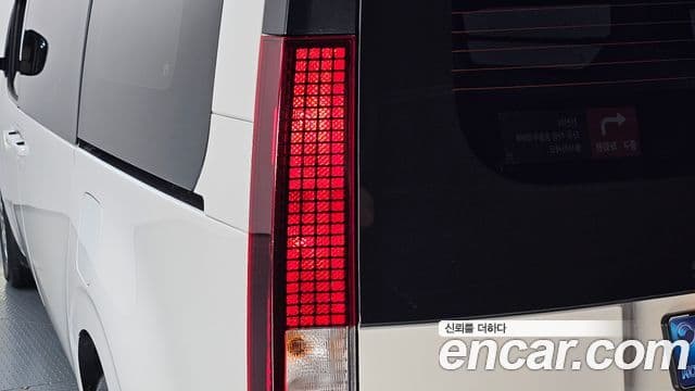 Hyundai Staria 2025 — Photo 1/34
