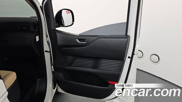 Hyundai Staria 2025 — Photo 34/34