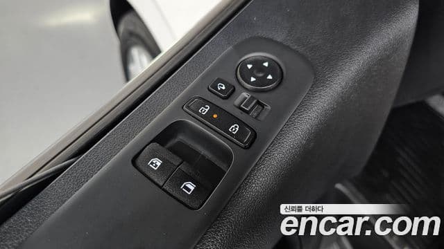 Hyundai Staria 2025 — Photo 25/34