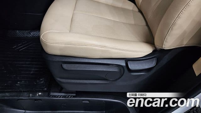 Hyundai Staria 2025 — Photo 10/34