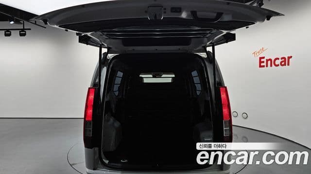 Hyundai Staria 2025 — Photo 15/34
