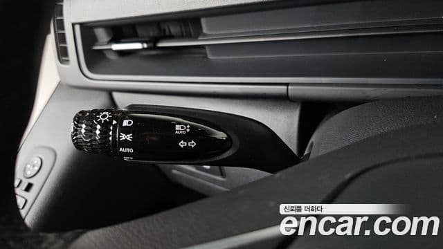 Hyundai Staria 2025 — Photo 16/34
