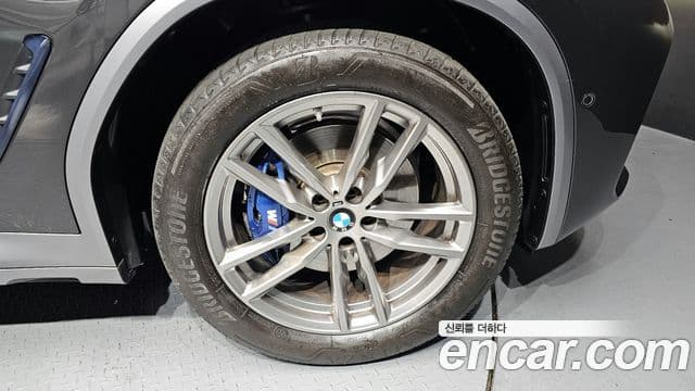 BMW X4 2021 — Photo 15/32