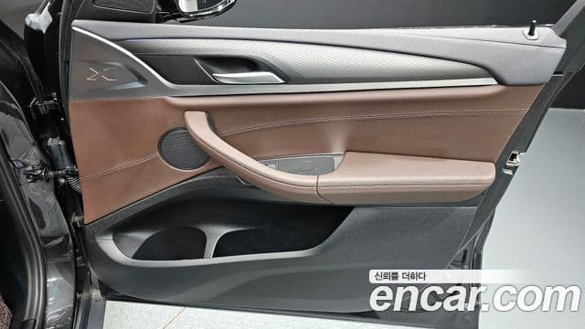 BMW X4 2021 — Photo 30/32