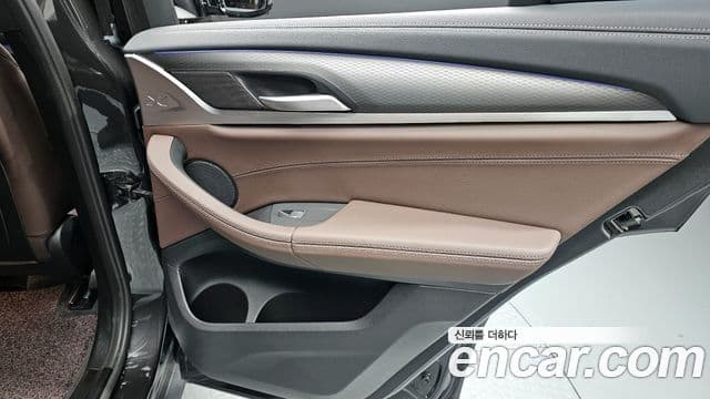 BMW X4 2021 — Photo 19/32