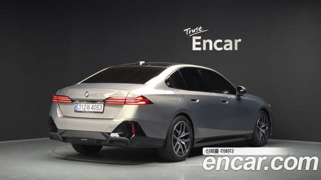 BMW 5 Series 2025 — Photo 16/20