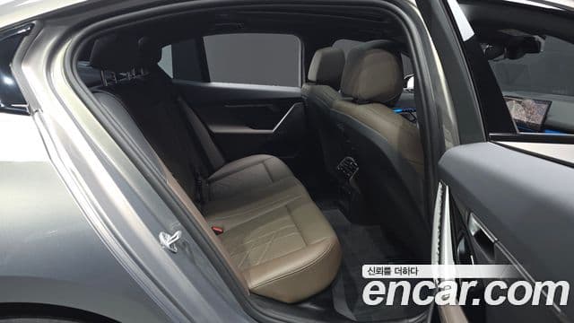 BMW 5 Series 2025 — Photo 6/20