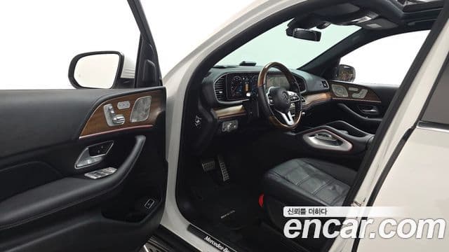 Mercedes-Benz GLS-Class 2021 — Photo 8/20