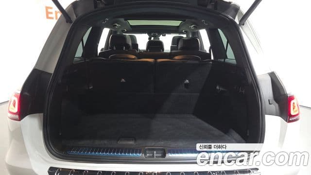 Mercedes-Benz GLS-Class 2021 — Photo 9/20