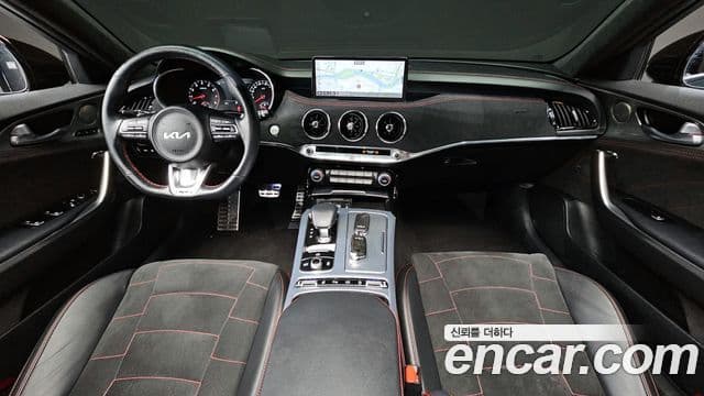 Kia Stinger 2022 — ფოტო 7/20