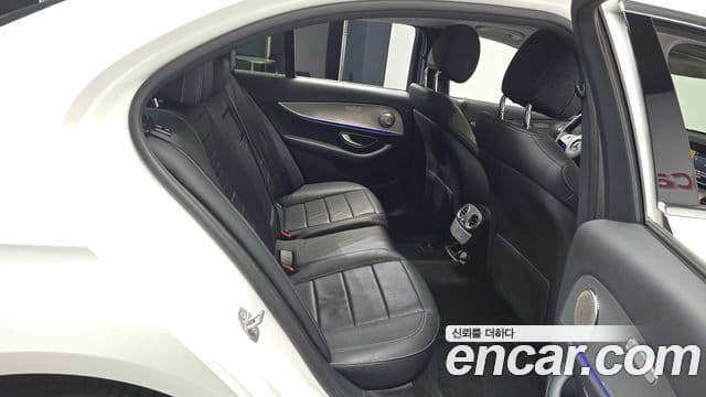 Mercedes-Benz E-Class 2018 — Şəkil 11/20