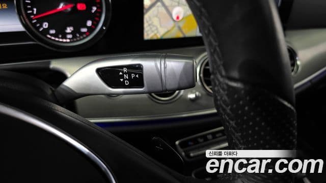 Mercedes-Benz E-Class 2018 — Şəkil 17/20