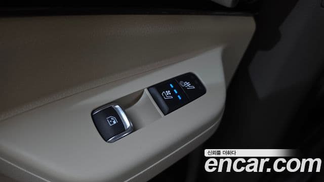 Kia Carnival 2024 — ფოტო 19/20