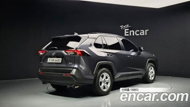Toyota RAV4 2019 — Şəkil 1/20