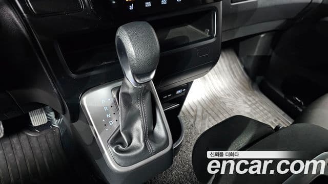 Hyundai Staria 2024 — ფოტო 9/20