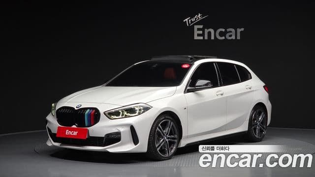 BMW 1 Series 2022 — Фото 1/20