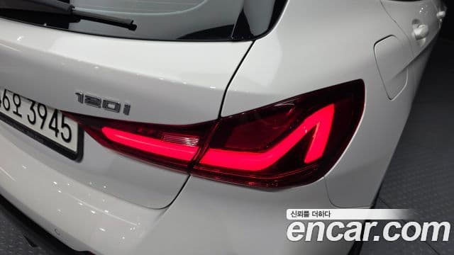 BMW 1 Series 2022 — Photo 25/30