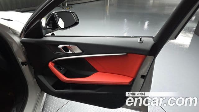 BMW 1 Series 2022 — Photo 28/30