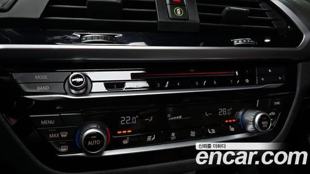 BMW X3 2018 — ფოტო 18/20