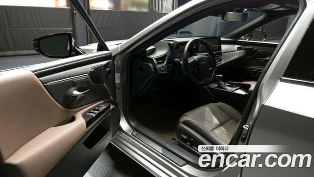 Lexus ES300h 2025 — ფოტო 10/20