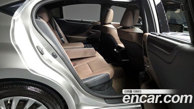 Lexus ES300h 2025 — ფოტო 11/20