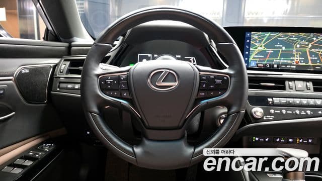 Lexus ES300h 2025 — ფოტო 13/20