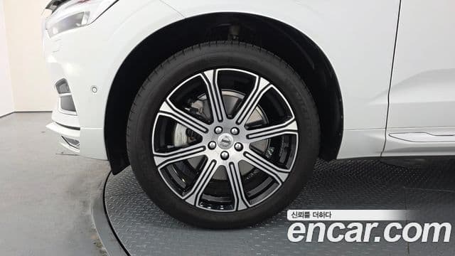 Volvo XC60 2019 — ფოტო 4/20