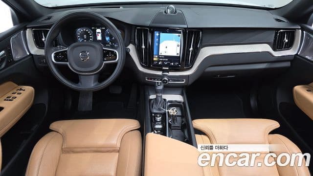 Volvo XC60 2019 — ფოტო 10/20