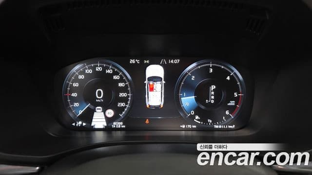 Volvo XC60 2019 — ფოტო 6/20