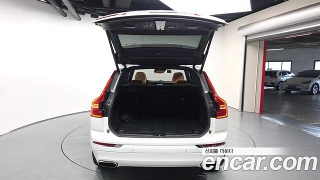 Volvo XC60 2019 — ფოტო 20/20