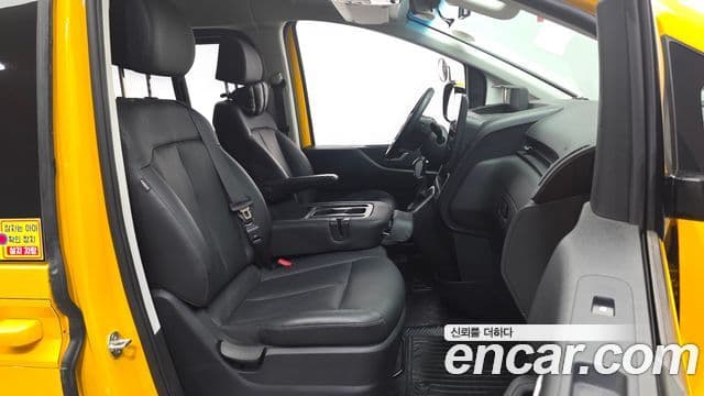 Hyundai Staria 2023 — Şəkil 25/31