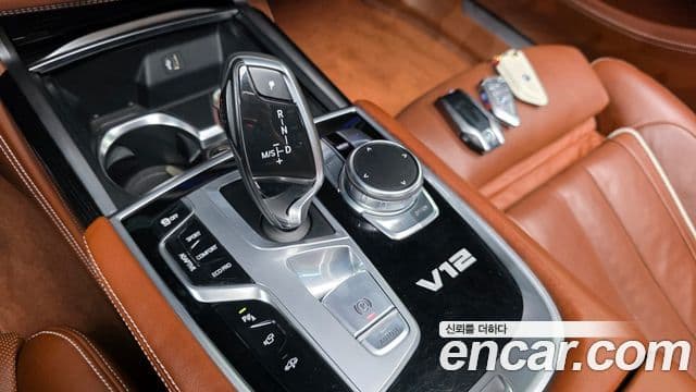 BMW 7 Series 2018 — Photo 16/36