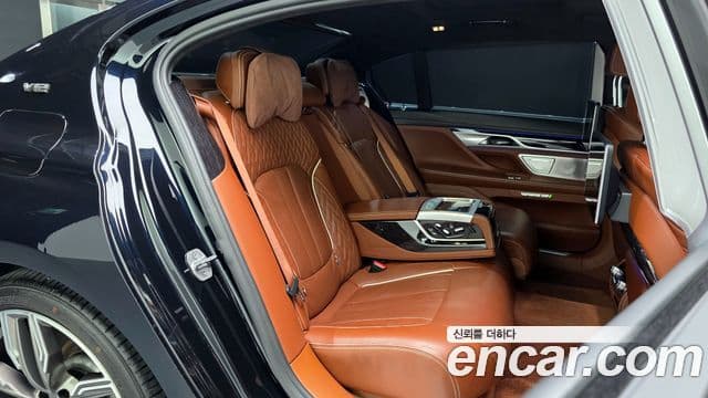 BMW 7 Series 2018 — Photo 22/36