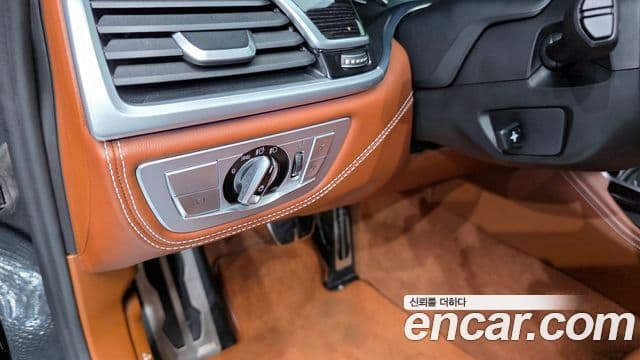 BMW 7 Series 2018 — Photo 9/36
