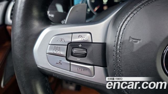 BMW 7 Series 2018 — Photo 31/36