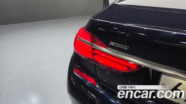 BMW 7 Series 2018 — Photo 6/36