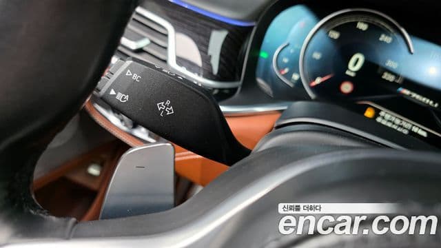 BMW 7 Series 2018 — Photo 33/36
